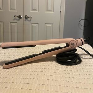 L’ange Le Ceramique blush flat iron